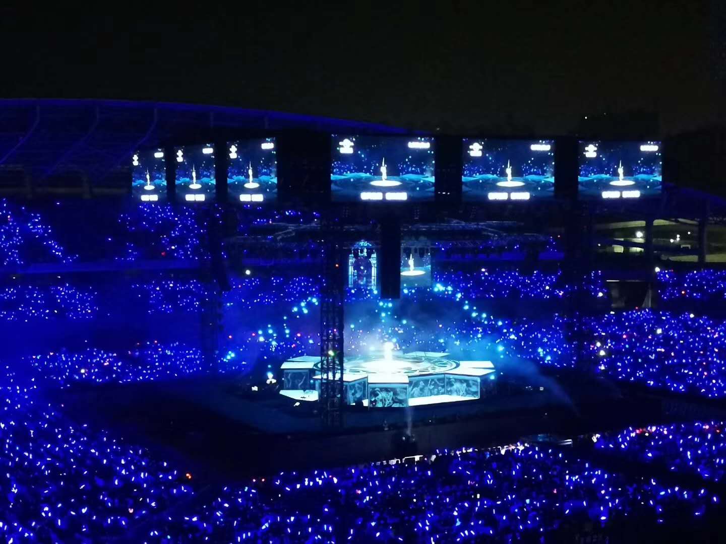 歌美燈更美，非同凡響的歌神演唱會(huì)舞美設(shè)計(jì)