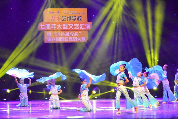 校園文藝匯演效果太單調(diào)？試試舞臺(tái)燈光設(shè)備租賃服務(wù)吧