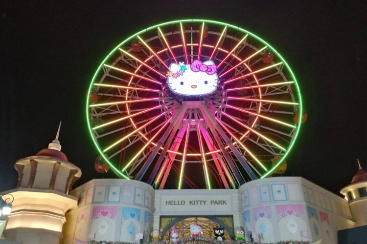 Hello Kitty樂(lè)園夜公園燈光音樂(lè)噴泉