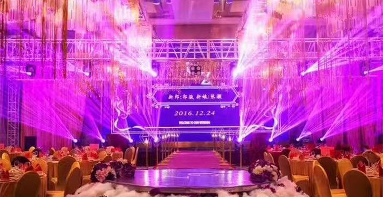 在酒店多功能廳舉行婚禮，還需要外聘舞臺燈光嗎？