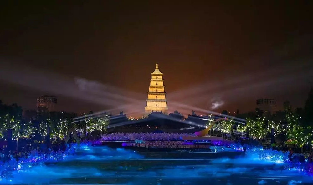 新年將至，科尊舞臺(tái)燈光帶您領(lǐng)略各地新春燈光盛宴