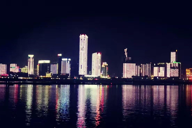 贛江“一江兩岸”燈光秀