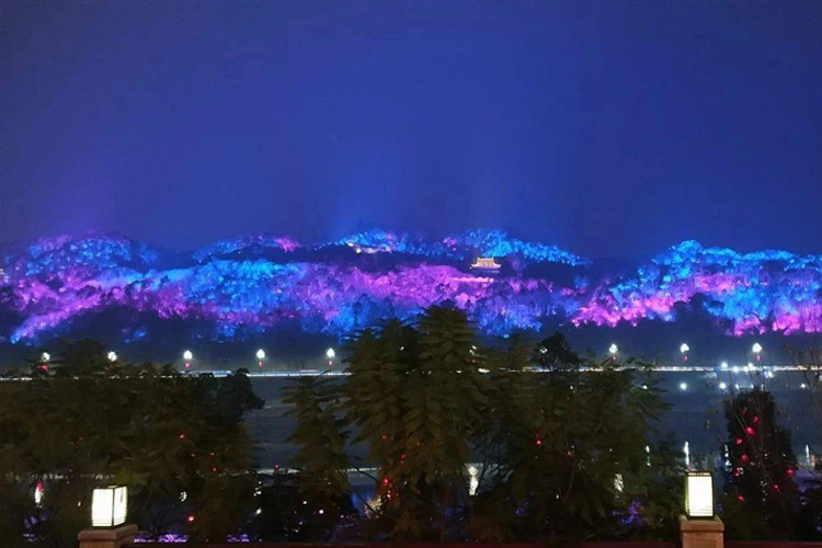 白塔山山體夜景亮化
