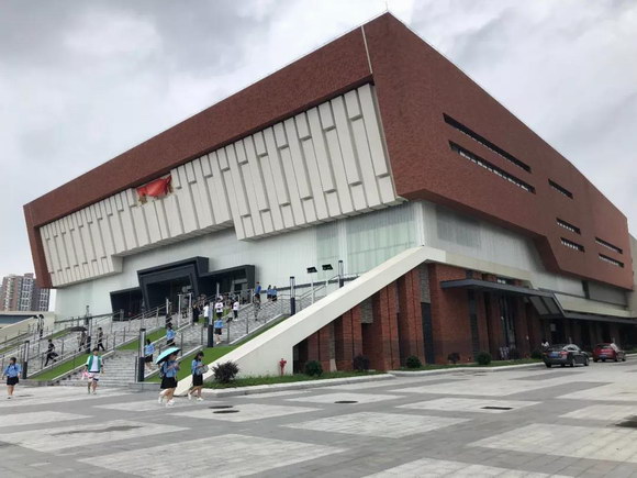 中山大學新華學院舞臺燈光設(shè)備一覽
