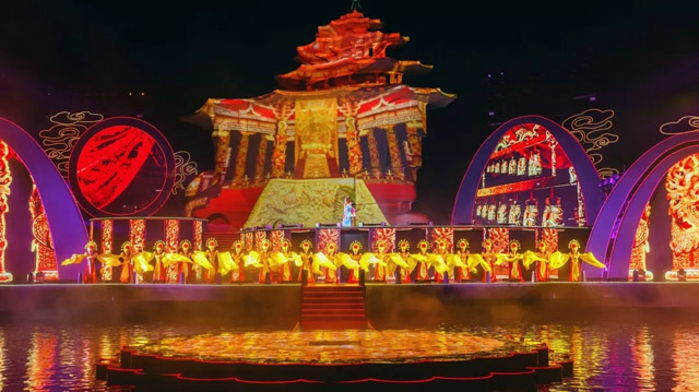 海上實(shí)景秀《浪淘沙·北戴河》震撼公演，舞臺燈光演繹唯美劇情