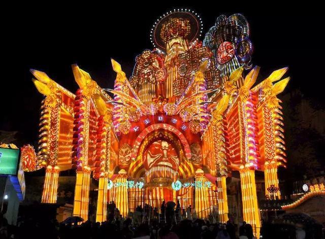 信陽南灣湖湖畔燈光節(jié)盛大開幕,文旅燈光大放異彩 信陽南灣湖湖畔燈光節(jié)盛大開幕,文旅燈光大放異彩